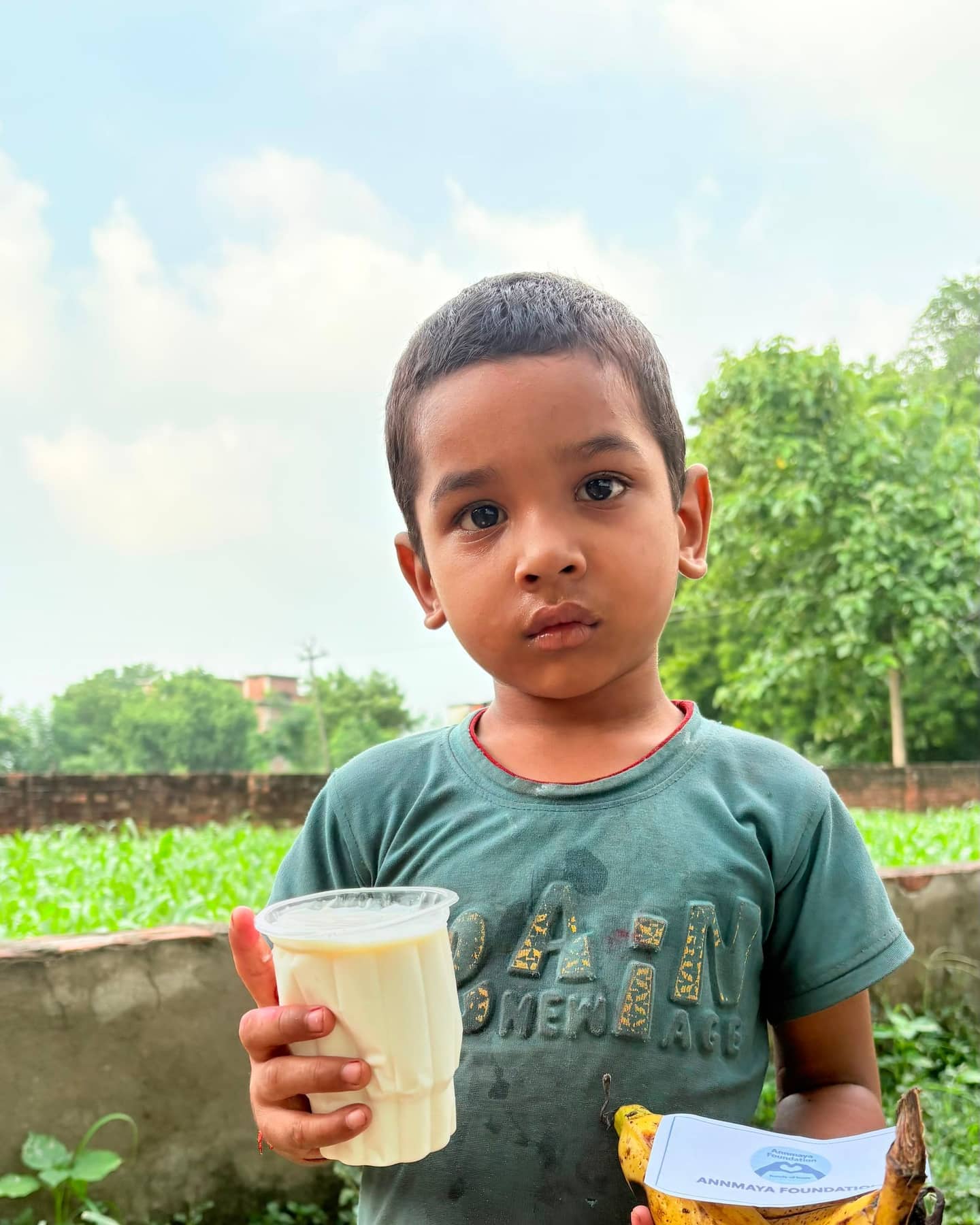 Photograph from an Annmaya Foundation milk and banana distribution in Varanasi